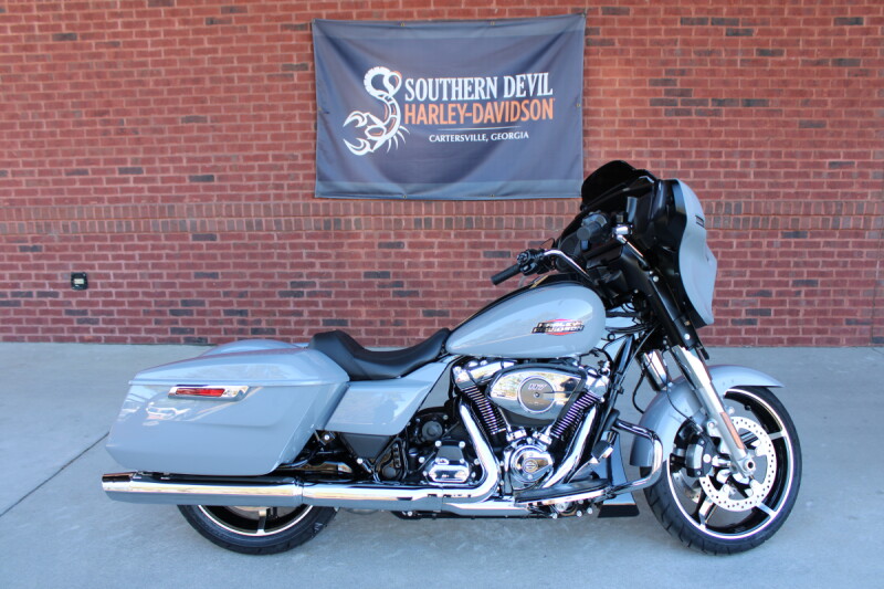 2026 Harley-Davidson® Street Glide® Dark Billiard Gray Chrome Solo Cast Wheels