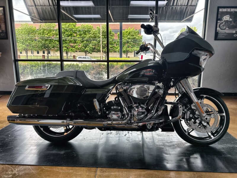 2026 Harley-Davidson® Road Glide® Olive Gold/Black Tempest