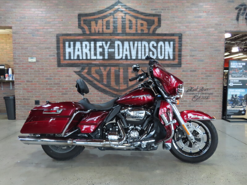 2017 Harley-Davidson® Ultra Limited FLHTK