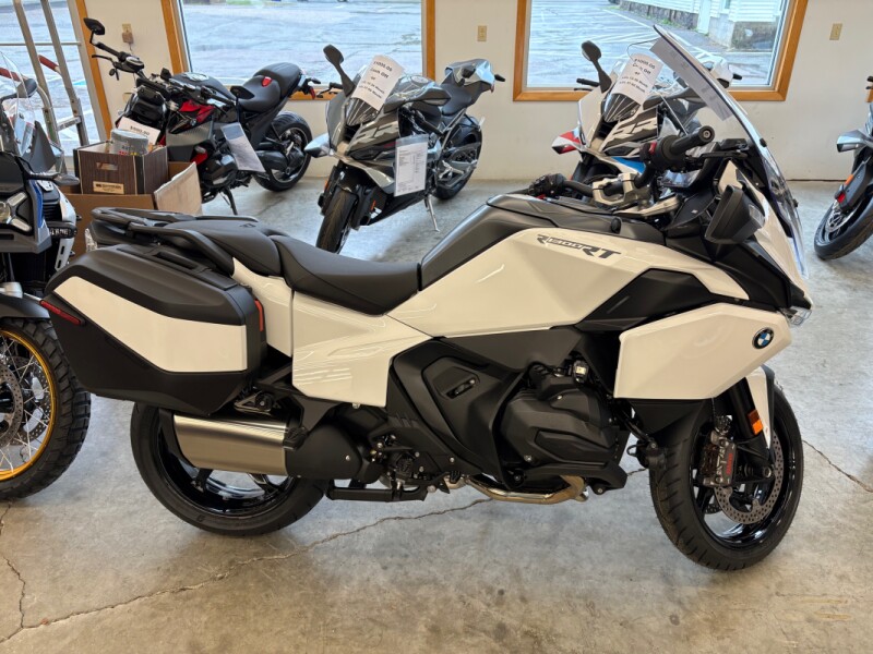 2026 BMW Motorrad R 1300 RT Alpine White 3