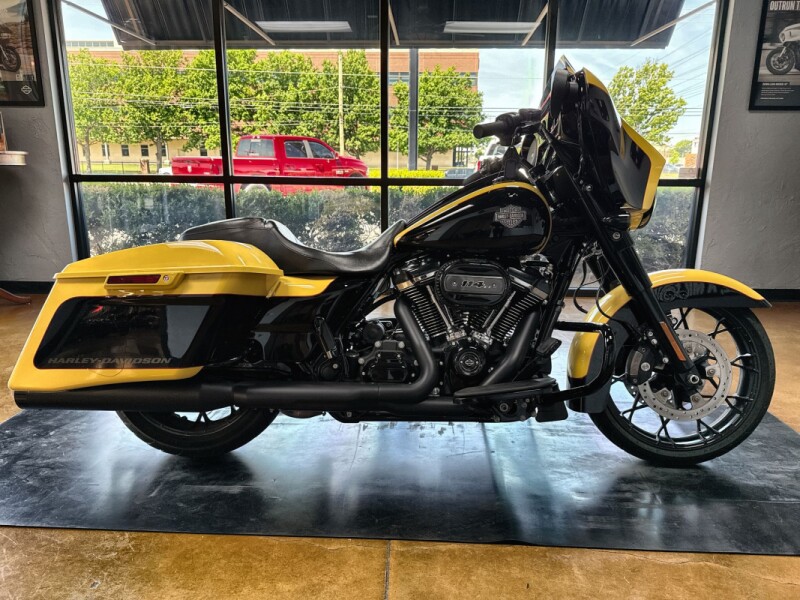 2023 Harley-Davidson® Street Glide® Special Industrial Yellow/Vivid Black - Black Finish
