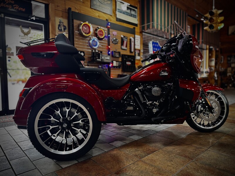 2026 Harley-Davidson® Street Glide 3 Limited Brilliant Red Black Trim