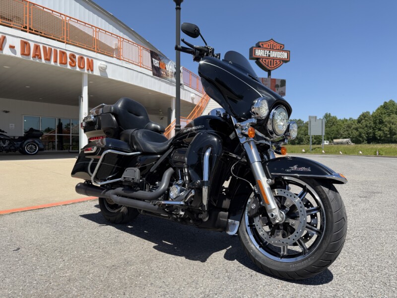 2017 Harley-Davidson® Ultra Limited Vivid Black