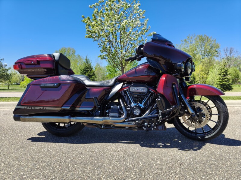 2019 Harley-Davidson® CVO™ Street Glide® Black Forest & Wineberry