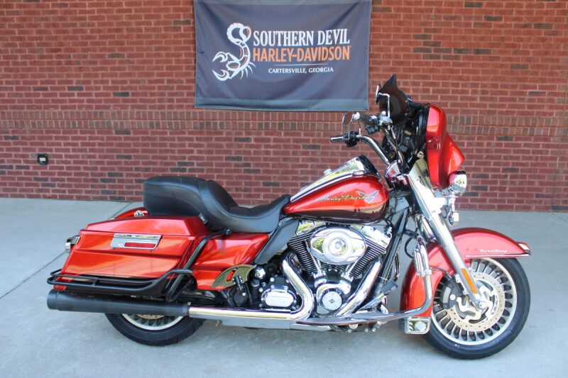 2013 Harley-Davidson® Road King® Two-Tone Candy Orange/Beer Bottle