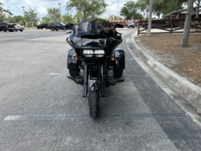 2023 Harley-Davidson® Freewheeler® Vivid Black thumb 2