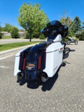 2021 Harley-Davidson® CVO™ Street Glide® Great White Pearl thumb 1