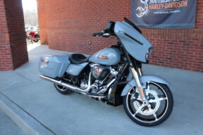 2026 Harley-Davidson® Street Glide® Dark Billiard Gray Chrome Solo Cast Wheels thumb 3