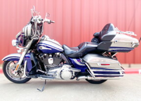 2016 Harley-Davidson® CVO™ Limited FLHTKSE thumb 3