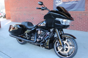2026 Harley-Davidson® Road Glide® Vivid Black Black Trim thumb 3