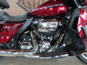 2017 Harley-Davidson® Ultra Limited FLHTK thumb 3