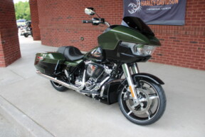 2026 Harley-Davidson® Road Glide® Olive Steel Metallic / Vivid Black Chrome Trim thumb 3