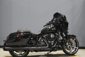 2025 Harley-Davidson® Street Glide® FLHX thumb 2