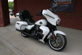 2026 Harley-Davidson® Street Glide Limited White Onyx Pearl Black Trim thumb 3