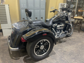 2020 Harley-Davidson® Freewheeler® Vivid Black thumb 2