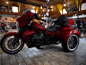 2026 Harley-Davidson® Street Glide 3 Limited Brilliant Red Black Trim thumb 3