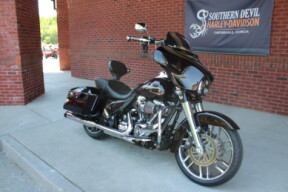 2014 Harley-Davidson® Street Glide® Special Blackened Cayenne thumb 3