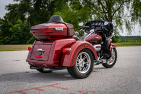 2023 Harley-Davidson® Tri Glide® Ultra FLHTCUTG thumb 2