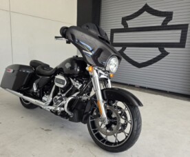 2021 Harley-Davidson® Street Glide® Special Black Jack Metallic thumb 3