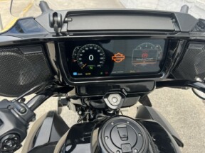 2026 Harley-Davidson® Street Glide 3 Limited thumb 2