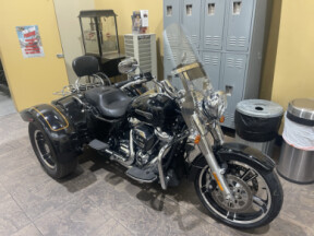 2020 Harley-Davidson® Freewheeler® Vivid Black thumb 3
