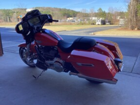 2026 Harley-Davidson® Street Glide® Blood Orange Chrome Trim thumb 0