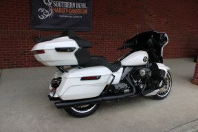 2026 Harley-Davidson® Street Glide Limited White Onyx Pearl Black Trim thumb 2
