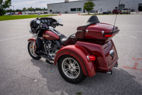 2023 Harley-Davidson® Tri Glide® Ultra FLHTCUTG thumb 0