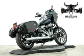 2026 Harley-Davidson® Low Rider® ST Vivid Black (Chrome Finish w/ Cast Wheels) thumb 3