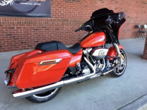 2026 Harley-Davidson® Street Glide® Blood Orange Chrome Trim thumb 2