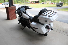 2026 Harley-Davidson® Street Glide Limited White Onyx Pearl Black Trim thumb 0