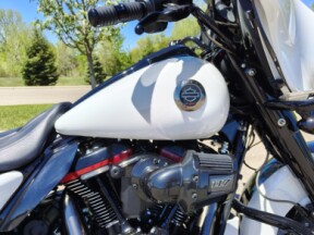 2021 Harley-Davidson® CVO™ Street Glide® Great White Pearl thumb 2