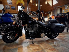 2026 Harley-Davidson® Heritage Classic Vivid Black Black Cast Wheels thumb 3
