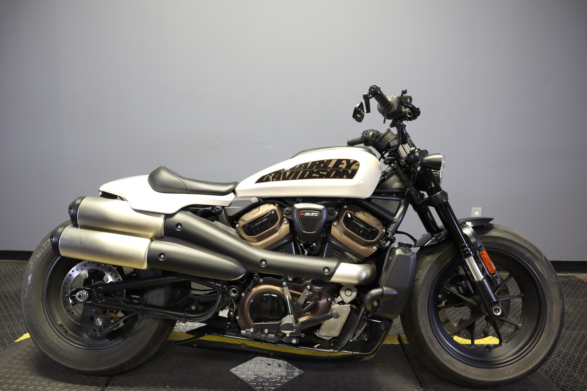 2023 Harley-Davidson® Nightster™ Special Vivid Black | Summit