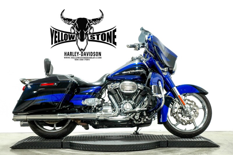 2017 Harley-Davidson® CVO™ Street Glide® Candy Cobalt/Indigo Ink with Mirror Chrome Aggressor Wheels