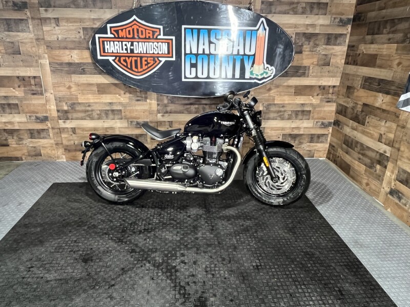 2025 Triumph Bonneville Bobber - Jet Black