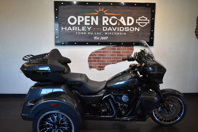 2026 Harley-Davidson® Street Glide 3 Limited Iron Horse Metallic Black Trim