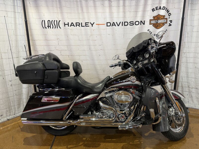 2006 Harley-Davidson® Screamin’ Eagle Ultra Classic Electra Glide Two-Tone Black Candy Crimson and C