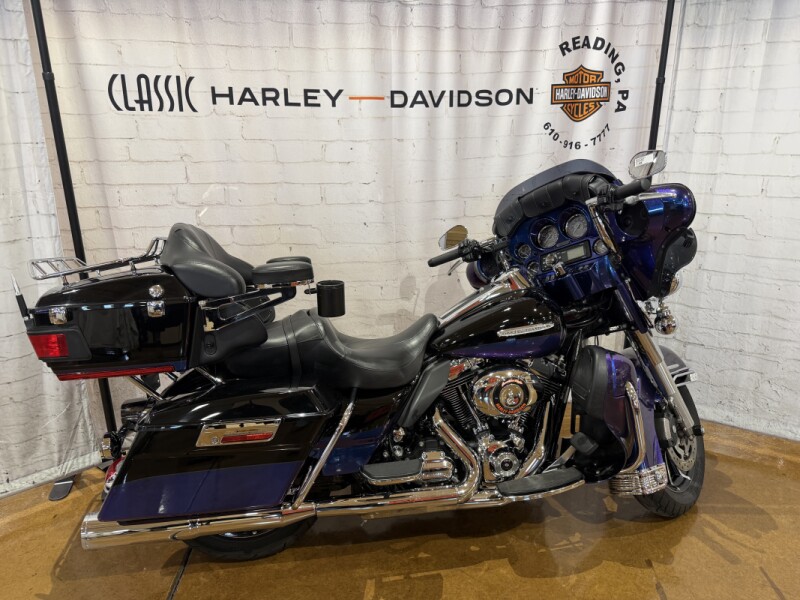 2010 Harley-Davidson® Electra Glide® Ultra Limited Two-Tone Black Ice/Blue Ice