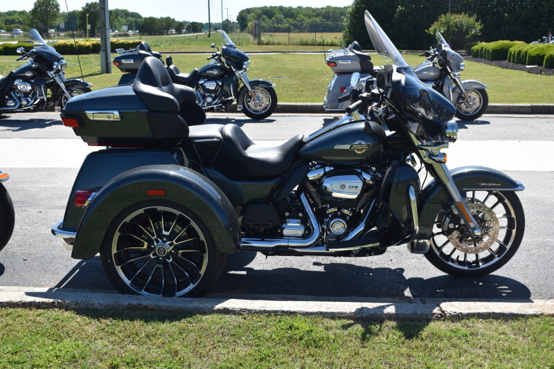 2026 Harley-Davidson® Road Glide 3 Iron Horse Metallic