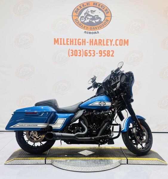 2023 Street Glide®  FLHXST