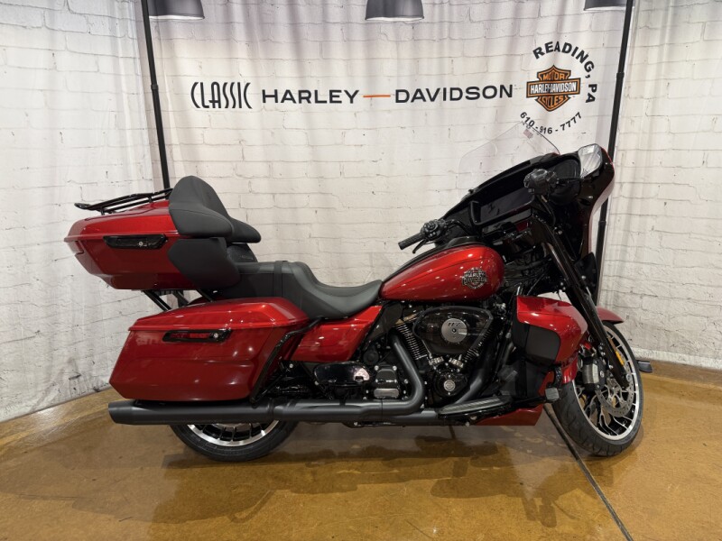 2026 Harley-Davidson® Street Glide Limited Brilliant Red Black Trim