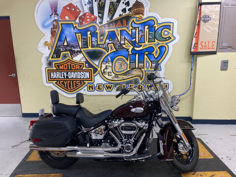 2022 Harley-Davidson® Heritage Classic 114 Midnight Crimson (Chrome Finish w/Cast Wheels) FLHCS