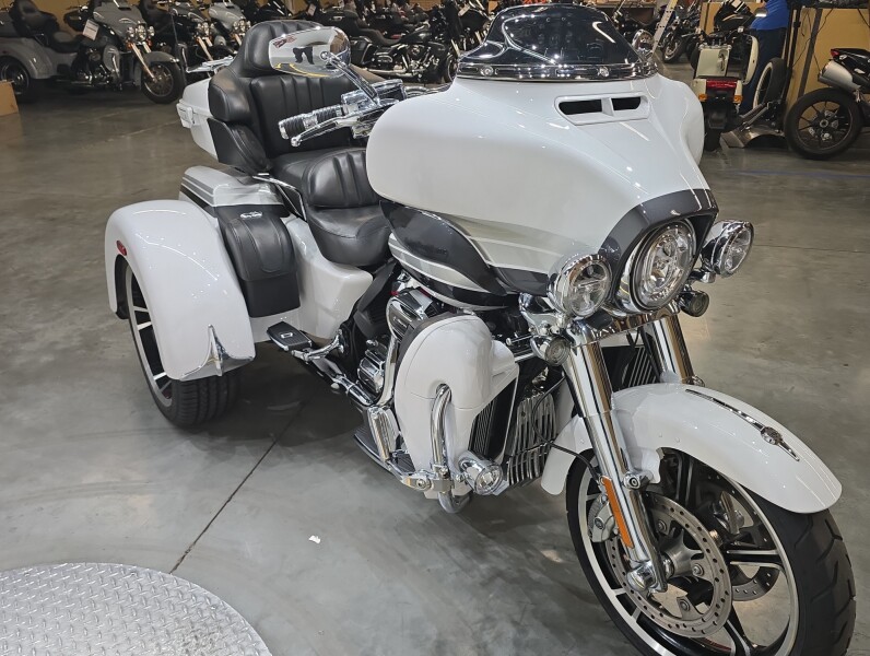 FLHTCUTGSE 2020 CVO™ Tri Glide®