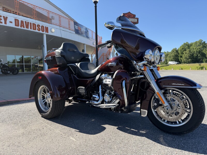 2019 Harley-Davidson® Tri Glide® Ultra Twisted Cherry