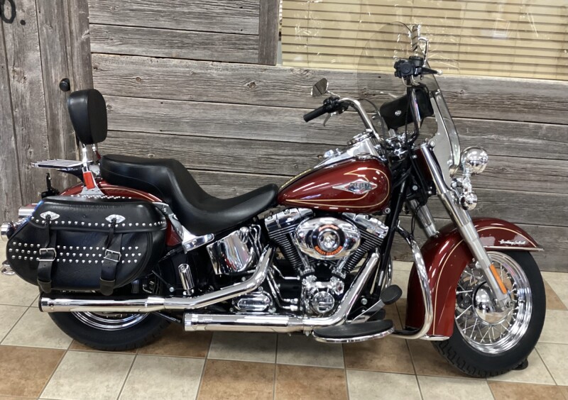 2010 Harley-Davidson® Heritage Softail® Classic Red Hot Sunglo