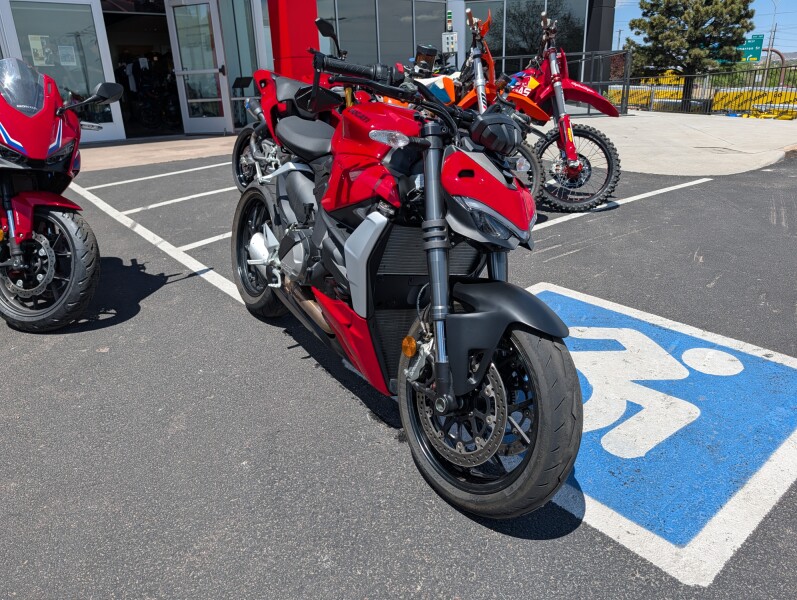 2024 Ducati Streetfighter V2