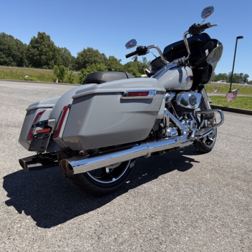 2026 Harley-Davidson® Road Glide® Dark Billiard Gray Chrome Trim thumb 1
