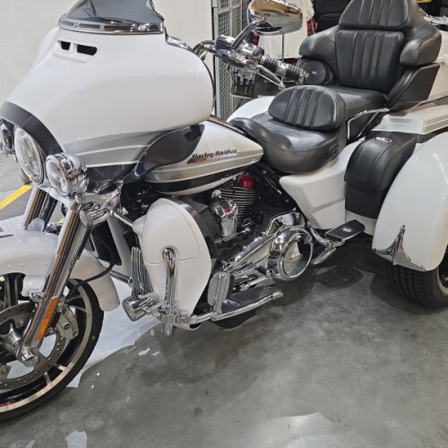 FLHTCUTGSE 2020 CVO™ Tri Glide® thumb 2