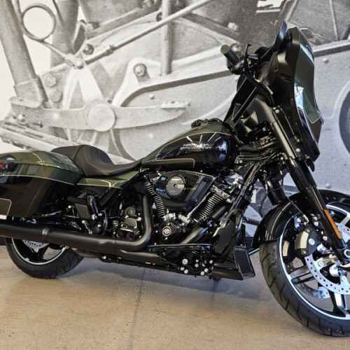 2026 Street Glide® FLHX thumb 3